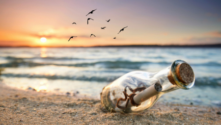 ŠETALA JE PLAŽOM A ONDA NAIŠLA NA OTKRIĆE Bocu sa porukom starom skoro dva veka,  ono što piše unutra je fascinantno! (VIDEO)