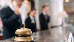 SRBI DALI 1.355 EVRA ZA HOTEL U BEČIĆIMA, A NA RECEPCIJI... Nisu mogli da veruju šta ih je zadesilo, a tek šta im je rekla vlasnica agencije!