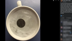 OSTAVITE NOVČIĆ U ŠOLJI SMRZNUTE VODE U ZAMRZIVAČU Ako idete na letovanje, ova trik vam može učiniti mnogo