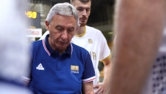 SKANDAL POSLE TRENINGA Dok je Pešić davao izjavu, Kanađni hteli da izbace sve iz sale