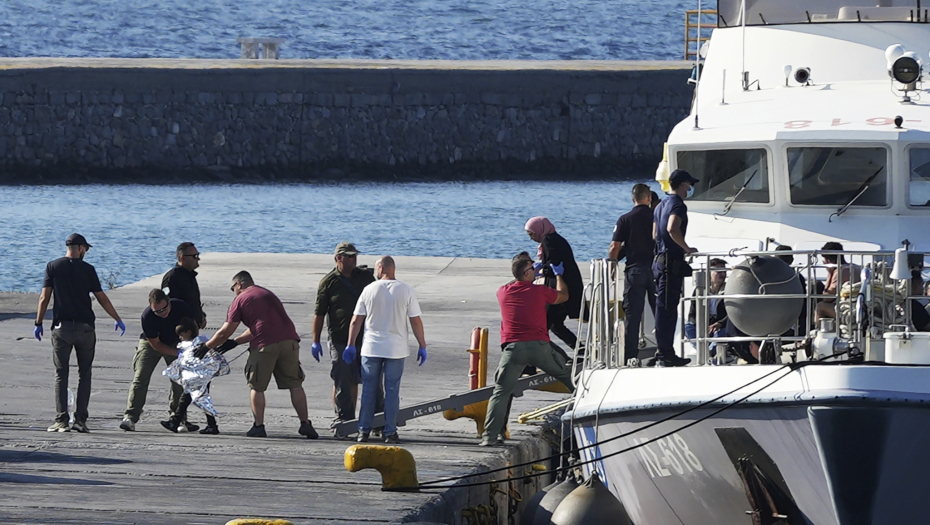 UDAVILO SE ČETVORO DECE I ŽENA Nove tragedije migranata kod grčke obale (FOTO)