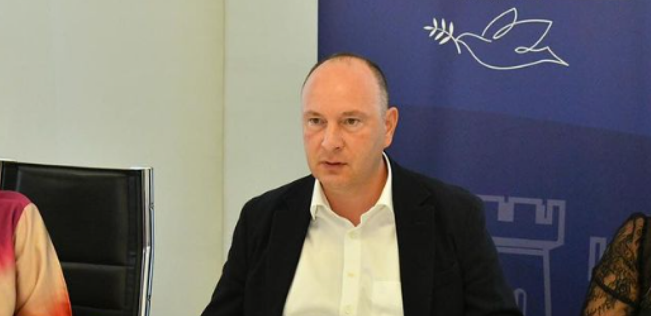 "NOVI SAD NE PAMTI OVAKVU TRAGEDIJU, ČETIRI MLADA ŽIVOTA SU UGAŠENA" Gradonačеlnik Milan Đurić izneo poseban apеl za nadlеžnе organе