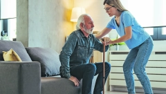 POVEĆANA NOVČANA NAKNADA ZA POMOĆ I NEGU DRUGOG LICA Dobija je 80.000 ljudi, evo koliko sada iznosi