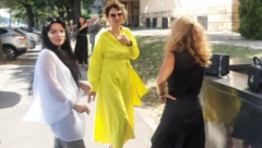 ISPRED SUDA SU DANAS SVI GLEDALI NJU Jedina optužena žena iz Belivukovog klana skroz u žutom, svi pamte šta je radila ranije