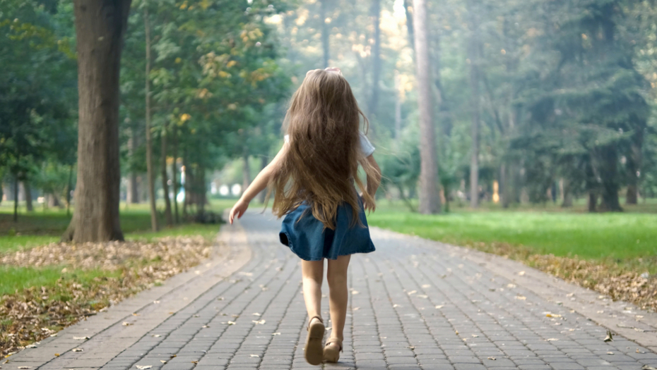 MAJKA NATERALA DETE DA IDE KILOMETRIMA PEŠKE DO ŠKOLE Razlog je bizaran