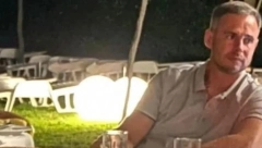EVO KAKO ALEKSIĆ UŽIVA NA MORU DOK DRUGE TERA NA PROTESTE Ja na plaži, a vi se pecite na asfaltu (FOTO)