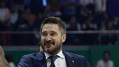 ITALIJAN OPET PRAVIO ŠOU Poceko čestitao Novu godinu na srpskom, pa odbrusio francuskim medijima