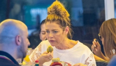 "OVO JE ZA PSIHIJATRA, A NE PLASTIČARA" Slavna glumica Deniz Ričards je bleda senka nekadašnje lepotice