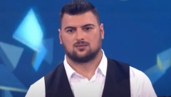 "OBESIO BIH GA, TREBA UVESTI SMRTU KAZNU!" Poznati pevač kipti od besa zbog kolege koji je optužen za pedofiliju!