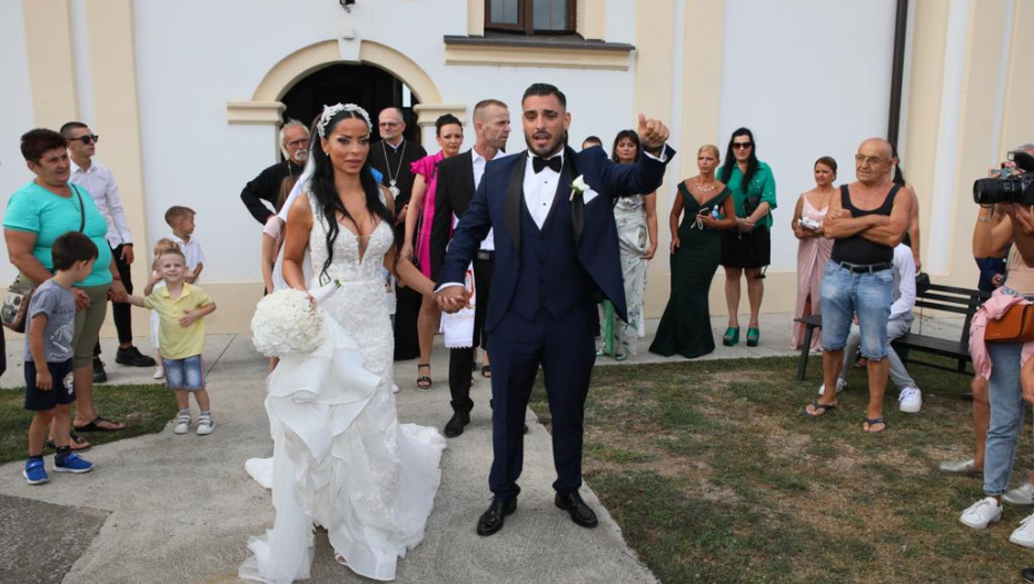 PRVA IZJAVA DARKA LAZIĆA NAKON VENČANJA Folker ne može da obuzda emocije: Trudim se da zadržim suze!