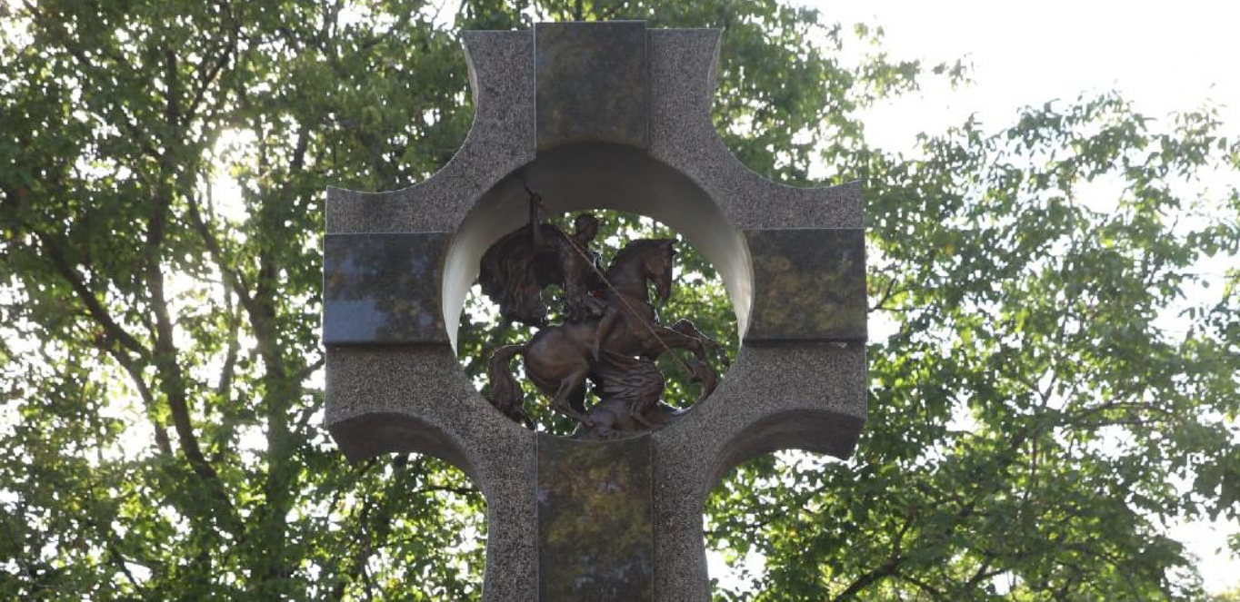 POBEDU SIMBOLIZUJE KRST SA LIKOM SVETOG GEORGIJA Bocan-Harčenko i Selaković otkrili rekonstruisani spomenik srpskim i ruskim herojima