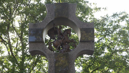 POBEDU SIMBOLIZUJE KRST SA LIKOM SVETOG GEORGIJA Bocan-Harčenko i Selaković otkrili rekonstruisani spomenik srpskim i ruskim herojima