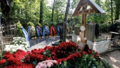 NA PRIGOŽINOVOM GROBU OSTAVLJENA PESMA Stihovi bi mogli da idu na ruku teorijama zavere
