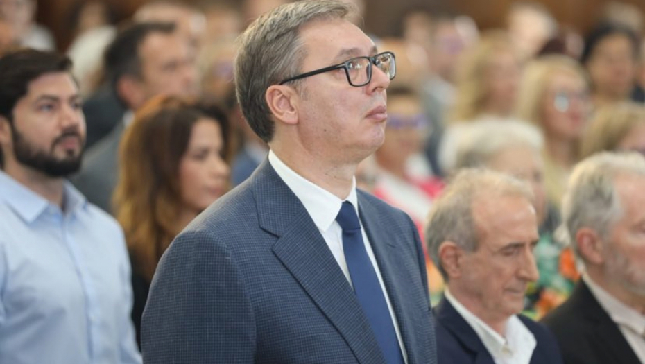 VUČIĆ POSTAO POČASNI GRAĐANIN SUBOTICE Predsedniku uručena povelja (FOTO)