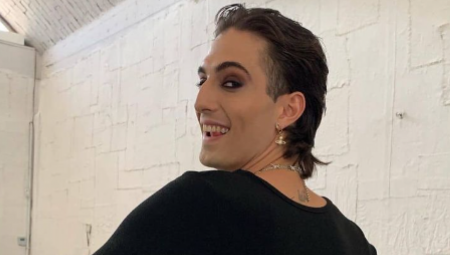 KAO OD MAJKE ROĐEN Pevač grupe "Maneskin" zapalio mreže privatnim fotkama, a uslikala ga je ona! (FOTO 18+)