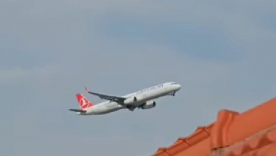 NOVA DRAMA NA NEBU IZNAD BEOGRADA Prinudno sleteo avion iz Praga, 184 putnika čeka šta dalje