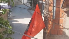 "PROBLJEM? DA ZOVEMO ROSU?" Priština pobola zastave Albanije u srpskom naselju, prete im Kurtijevim specijalcima!