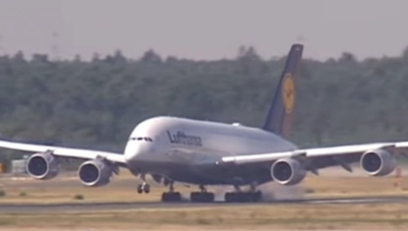 NOVA DRAMA NA NEBU Avion objavio vanredno stanje, zatraženo prinudno sletanje