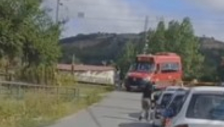 "DEVOJKA JE LEŽALA PORED PUTA, IZGLEDALA JE LOŠE, IMALA JE POVREDE" Novosađanka uputila apel na društvenim mrežama, u komentarima SVE otkriveno!