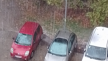 JAKO NEVREME SE SRUČILO NA BEOGRAD Grmi i pljušti, RHMZ izdao novo upozorenje