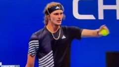 DRAMA U NJUJORKU Zverev morao da prekine meč, navijač zbog Hitlera izbačen sa tribina (VIDEO)