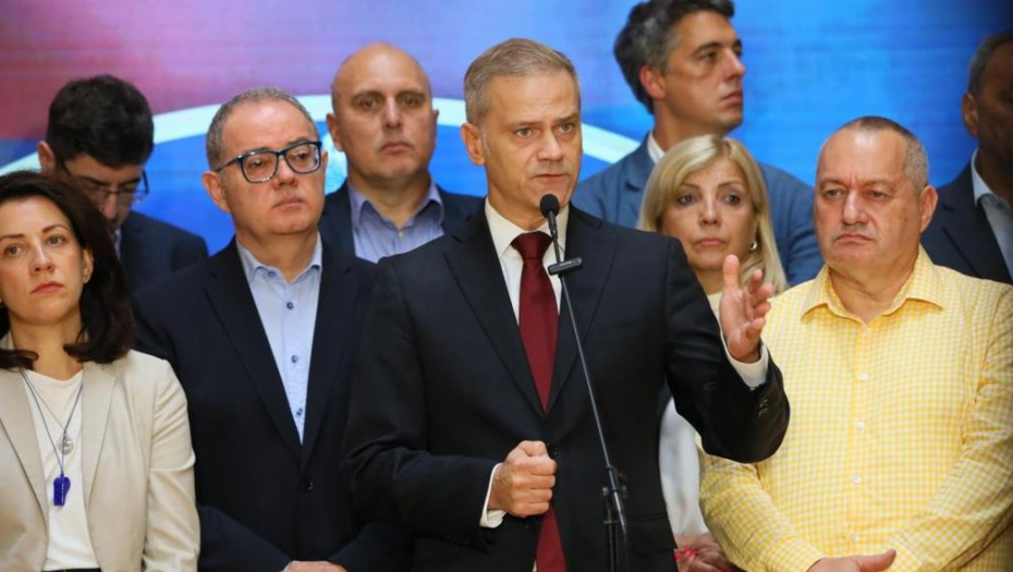 HOĆE DA BLOKIRAJU POVEĆANJE PLATA I PENZIJA Deo opozicije najavljuje blokadu parlamenta