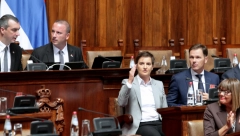 Brnabić: Jeste uspeli da blokirate rad skupštine? Niste! Jesmo se izborili za penzije, plate i pomoć građanima? Jesmo! (VIDEO)
