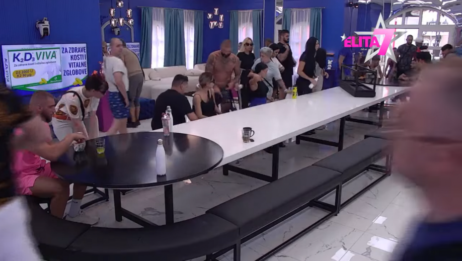 UČESNICA ELITE SE GUŠI U SUZAMA ZBOG SMRTI Slomila se na delove kada joj je pušten snimak sa pokojnim reperom
