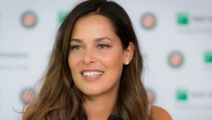 ANA IVANOVIĆ U USKOJ HALJINI SA PROREZIMA Bez brushaltera raspalila maštu muškarcima, izazovnija nego ikada