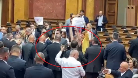 UŽAS! Opozicija donela vešala u skupštinsku salu! (VIDEO)