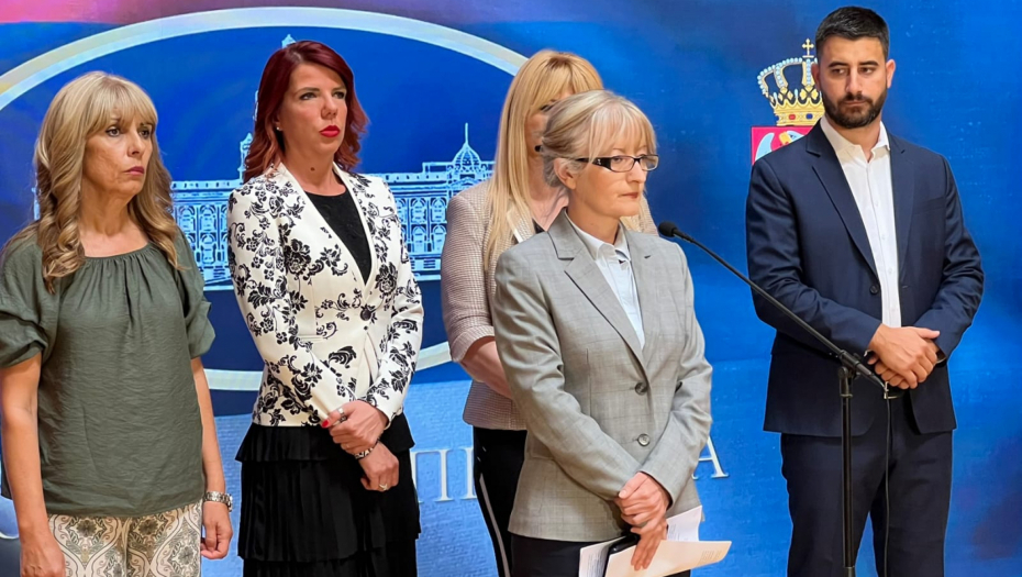 AUTOGOL OPOZICIONIM POSLANICIMA Marina Raguš o jučerašnjem skandaloznom ponašanju pojedinih poslanika u Skupštini