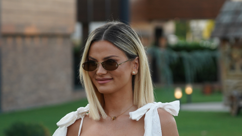 SNIMALA RENOVIRANJE IMANJA! Milica Pavlović oduševila sve komentarom (VIDEO)