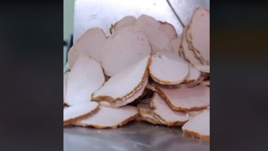 DA LI STE VIDELI KAKO SE PRAVI ŠUNKA? Snimak sa TikToka ubio apetit kod 8 miliona ljudi (VIDEO)