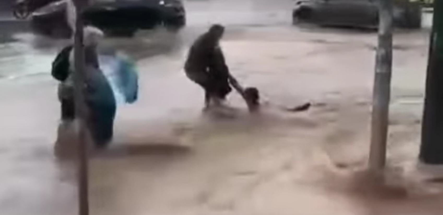 DRAMA SRPSKIH TURISTA U GRČKOJ Više od stotine čeka evakuaciju, potpuno "odsečeni od sveta"