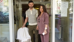 TAMARA MILUTINOVIĆ IZAŠLA IZ PORODILIŠTA! Ponosni roditelji ne kriju sreću! (FOTO)