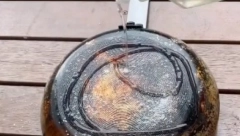 Zagorelo posuđe zablistaće kao novo: Genijalan trik za čišćenje, a sve sastojke već imate kod kuće