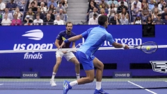 NOVAK UVEK SMISLI NEŠTO NOVO Medvedev surovo iskren: Svaki put se to desi kada igram protiv njega