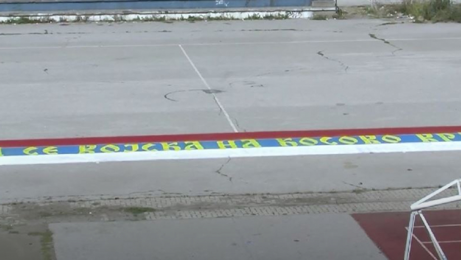 KAD SE VOJSKA NA KOSOVO VRATI...Na igralištu kod Tehničke škole osvanuo grafit (FOTO)
