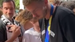 NEMAČKA DOČEKALA SVOJE HEROJE Šreder poslao moćnu poruku (VIDEO)