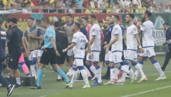 ZABOLELA IH ISTINA, PA NAPUSTILI TEREN Rumuni pevali "Kosovo je Srbija", igrači lažne države otišli u svlačionicu (VIDEO)