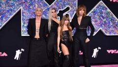 DAMIJANO DAVID U SUKNJI I ŠTIKLAMA Grupa Maneskin i njen frontmen odneli šou na dodeli VMA nagrada