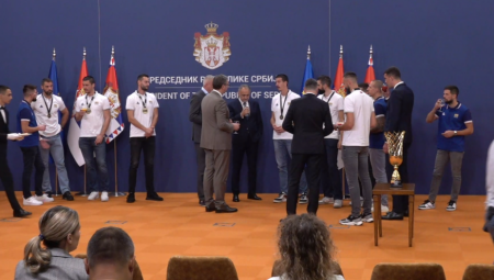 A KAD SU SE KAMERE UGASILE... Basketaši otkrili predsedniku Vučiću tajne svog sporta
