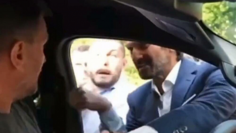 POTUKLI SE BIVŠI PREMIJER I MINISTAR SLOVAČKE: Sevale pesnice - policija ih jedva razdvojila (VIDEO)