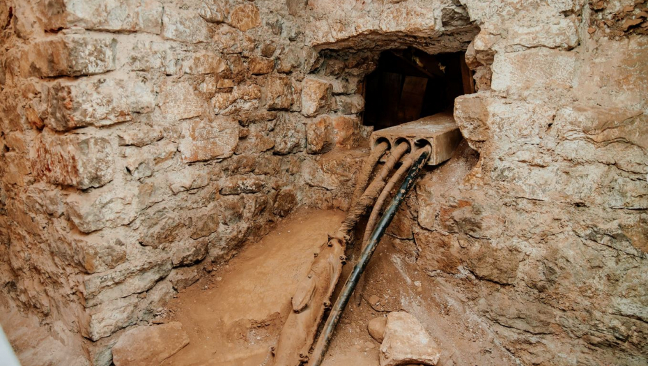 NOVI DETALJI U AFERI "TUNEL" Kopali od jula, četiri dana iznosili stvari- pogledajte šta je sve netalo