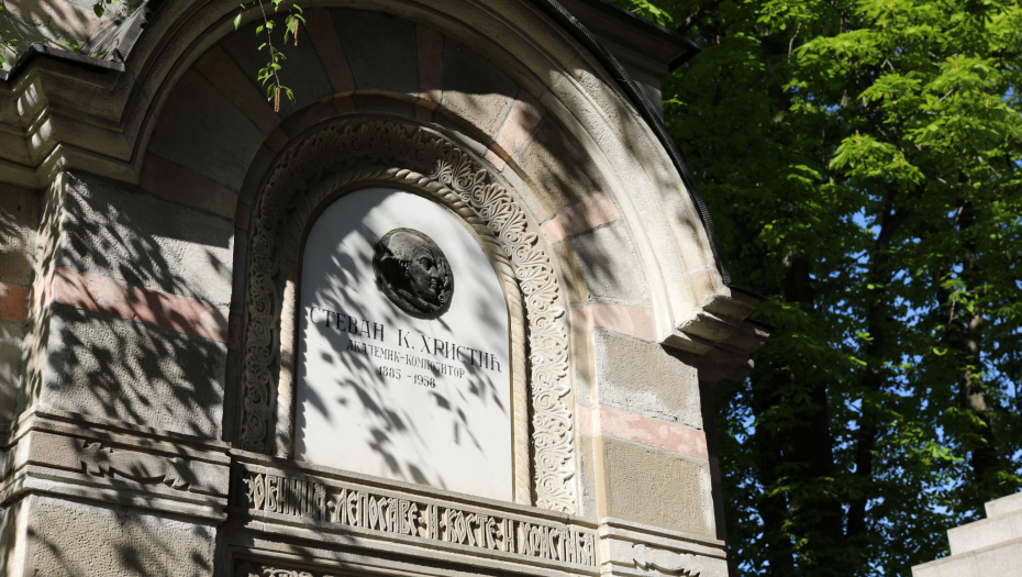 POSETITE MESTO GDE SE SASTAJU PROLAZNOST I VEČNOST Deset godina vođenih tematskih obilazaka Novog groblja - najvećeg muzeja na otvorenom u Srbiji