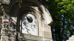 POSETITE MESTO GDE SE SASTAJU PROLAZNOST I VEČNOST Deset godina vođenih tematskih obilazaka Novog groblja - najvećeg muzeja na otvorenom u Srbiji