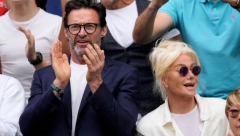 ŠTA IM BI! HJU DŽEKMEN SE RAZVODI OD DEBORE Pre 3 meseca zagrljeni bodrili Novaka na Vimbldonu