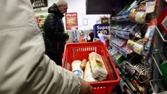 OVO JE DETALJAN SPISAK SVIH 37 NAMIRNICA KOJE POJEFTINJUJU Na listi sve od brašna i ulja, do šampona