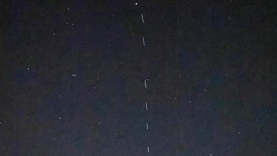 TAČKASTA SVETLOST NA NEBU IZNAD SRBIJE Građani noćas snimili niz svetlucavih pojava, evo o čemu se radi (FOTO)