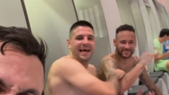 OPŠTA LUDNICA U SVLAČIONICI Mitrović i Nejmar napravili šou (VIDEO)